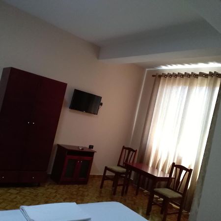 Hotel Gjeli Fier Dış mekan fotoğraf