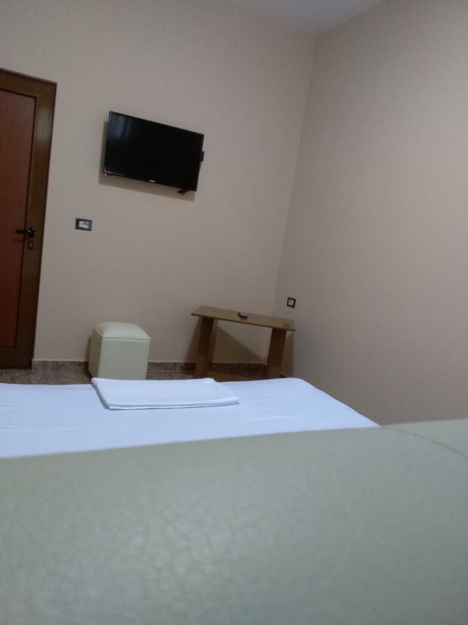 Hotel Gjeli Fier Dış mekan fotoğraf
